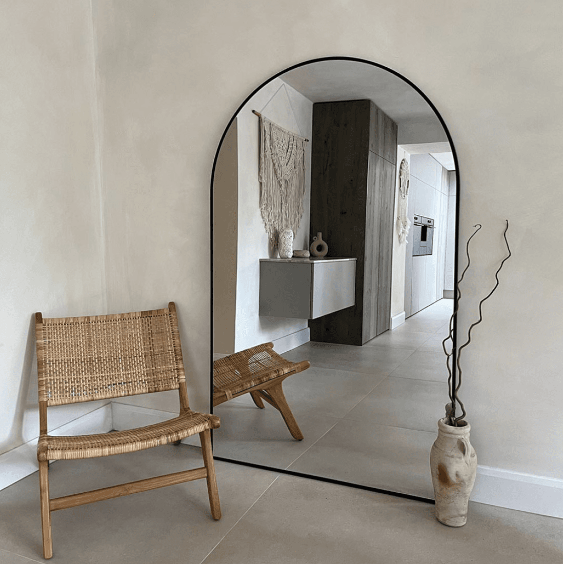 Large arched mirrors add an artistic touch to your home — 2
